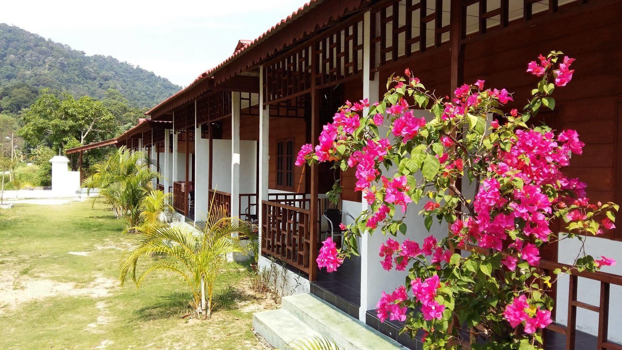 Pangkor Waterfall Beach Resort Kampung Teluk Nipah Exterior foto